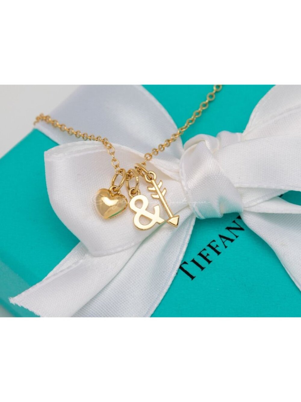 Tiffany & Co 18k Gold Necklace Rare "Heart & Arrow" 3-Charm Pendant on 16" Chain - Picture 4 of 5